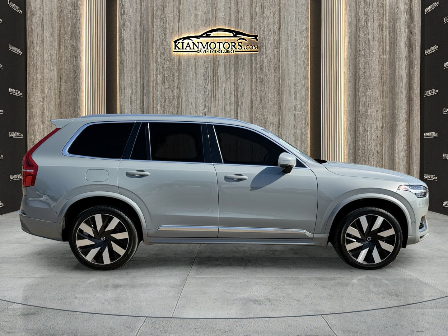 Used 2024 Volvo XC90 T8 Plus w/ Protection Package Premier AWD/4WD image 8