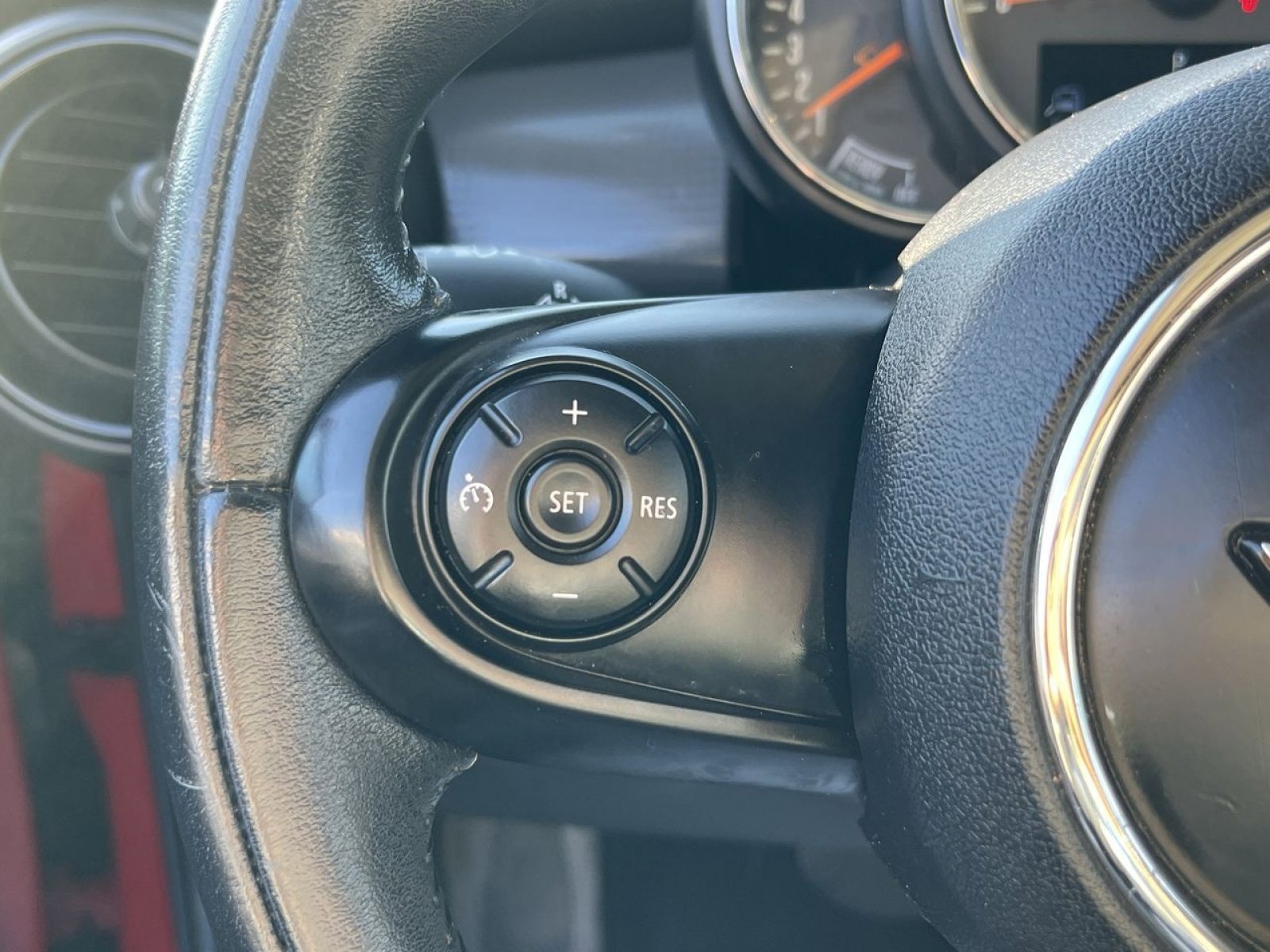 Used 2015 MINI Cooper 4-Door Hardtop image 29