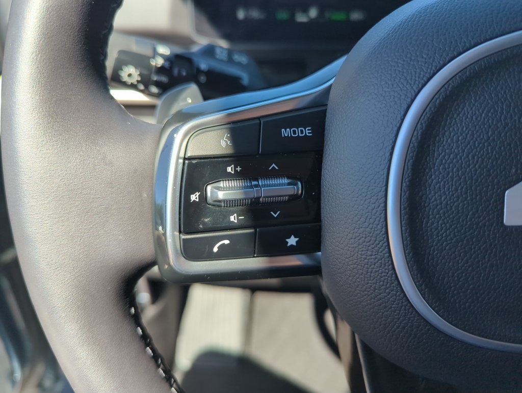 Used 2025 Kia Carnival SX Prestige FWD image 22