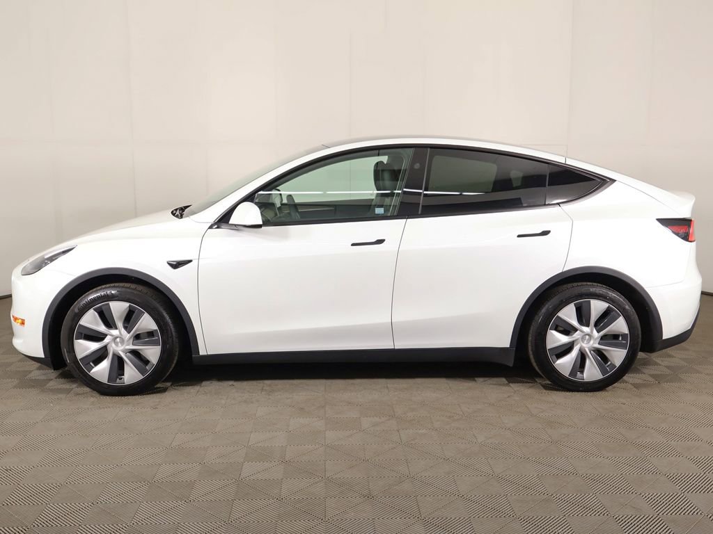 Used 2024 Tesla Model Y Long Range AWD/4WD image 17