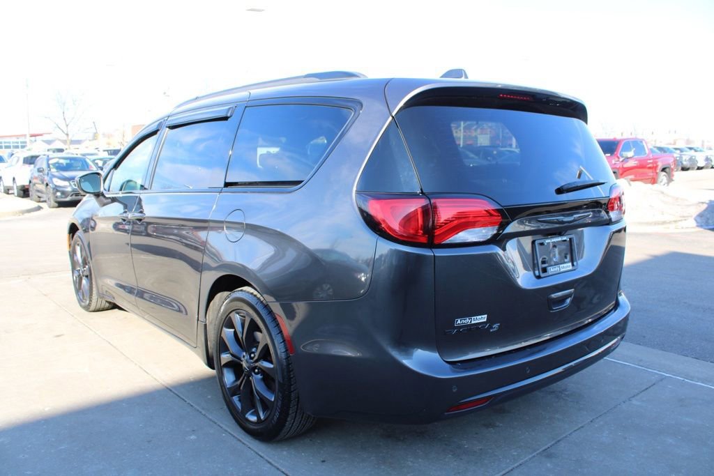 Used 2018 Chrysler Pacifica Touring-L w/ Premium Audio Group image 5