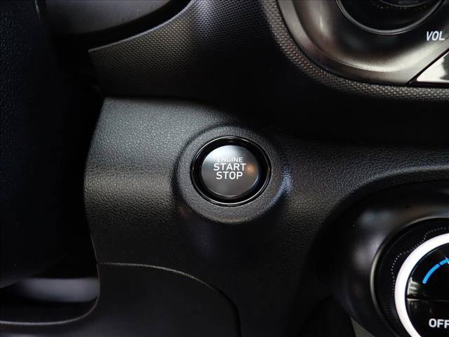 Used 2025 Hyundai Venue Limited FWD image 16