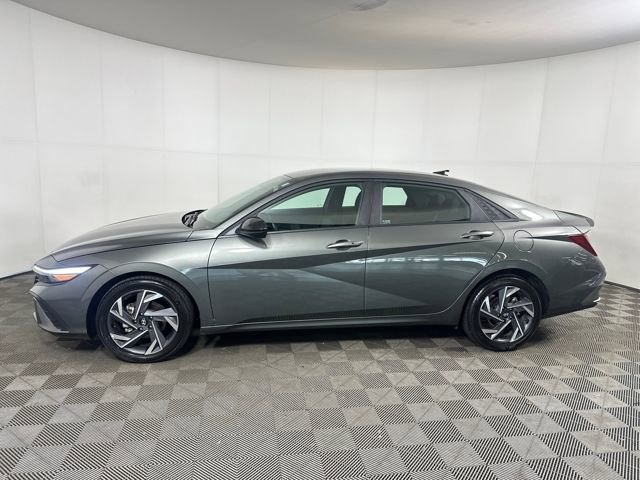 Certified 2025 Hyundai Elantra Sport image 6