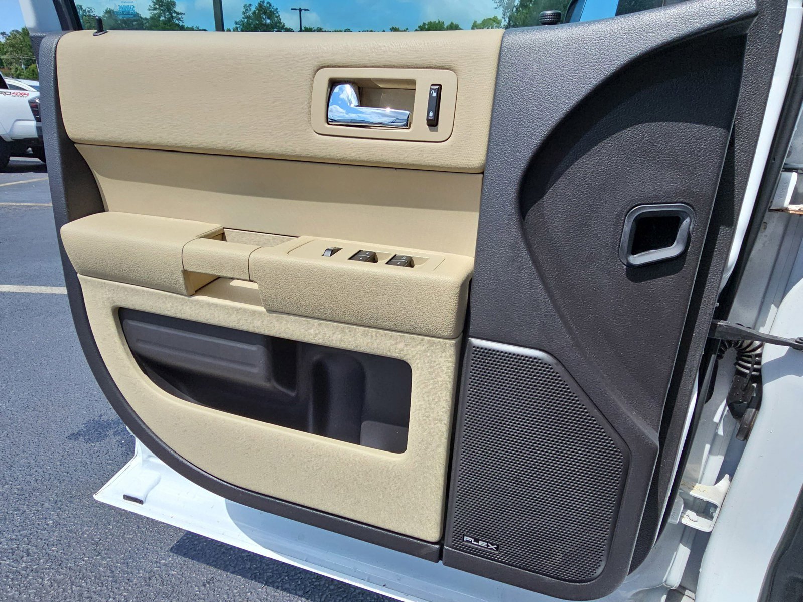 Used 2018 Ford Flex SE FWD image 28