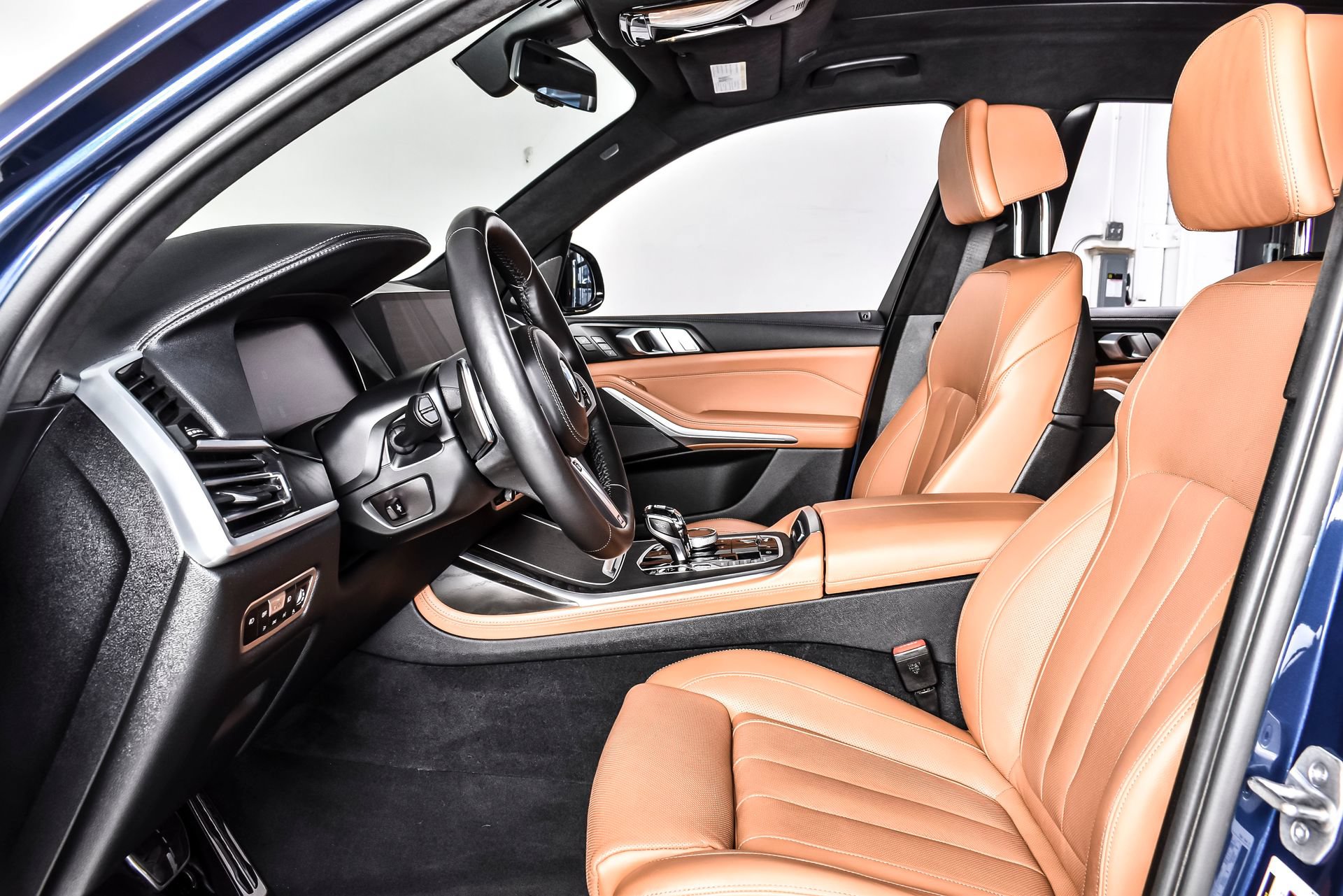 Used 2022 BMW X7 M50i w/ Dynamic Handling Package AWD/4WD image 16