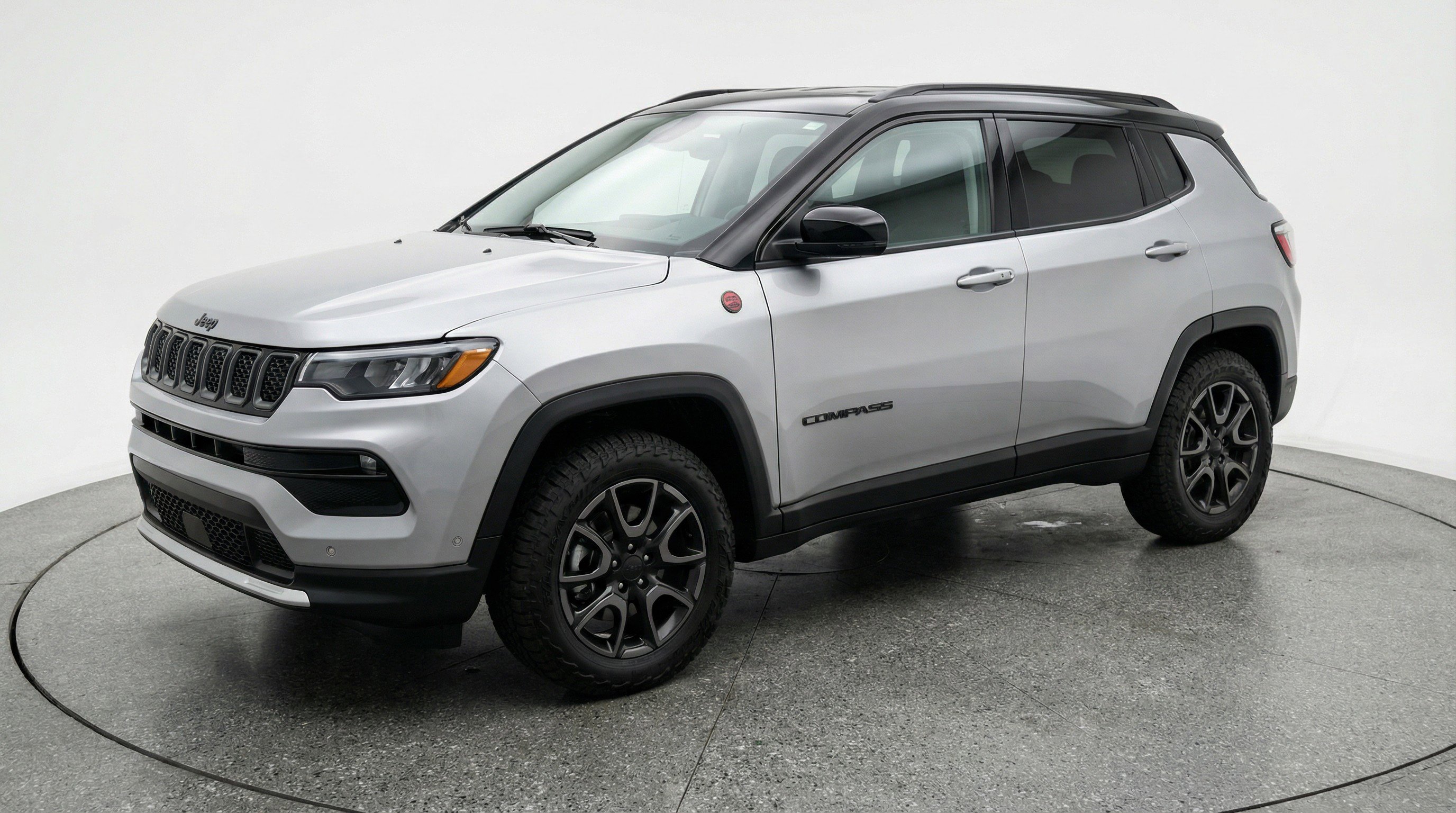 Used 2025 Jeep Compass Trailhawk AWD/4WD image 3