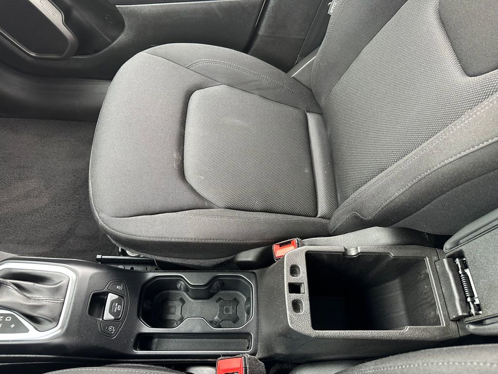 Certified 2023 Jeep Renegade Latitude AWD/4WD image 30