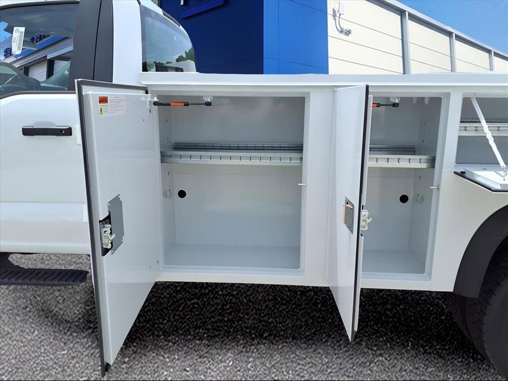 New 2024 Ford F550 4x4 Regular Cab Super Duty image 18