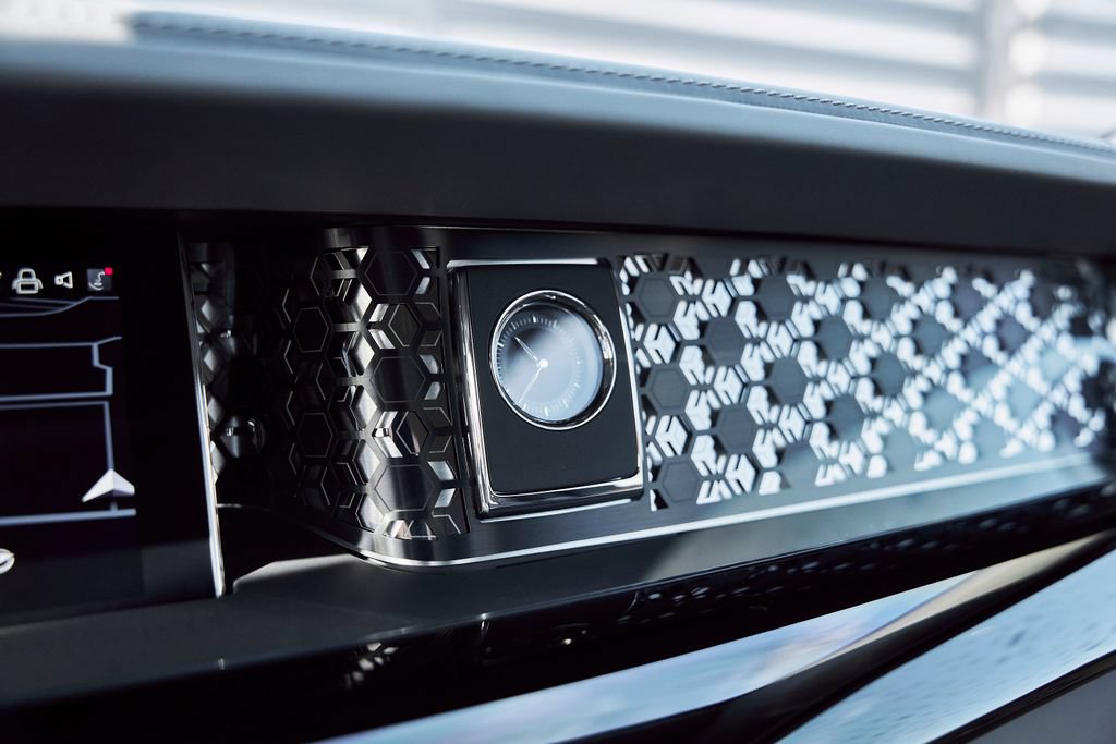 Used 2025 Rolls-Royce Phantom Sedan RWD image 89