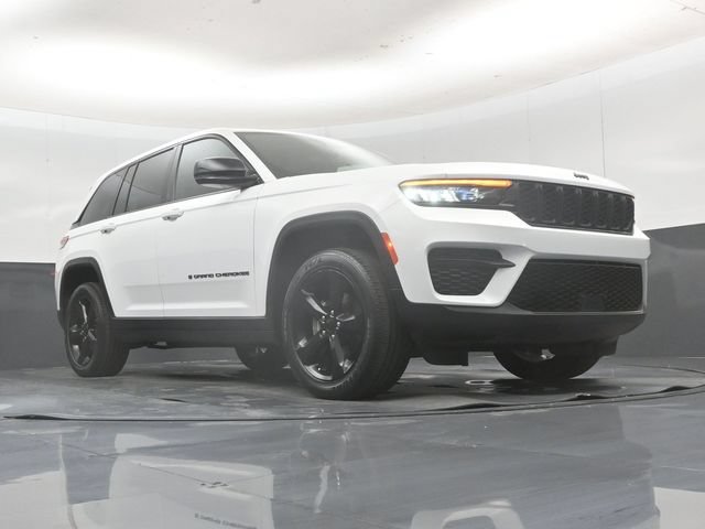 Used 2024 Jeep Grand Cherokee Altitude AWD/4WD image 54