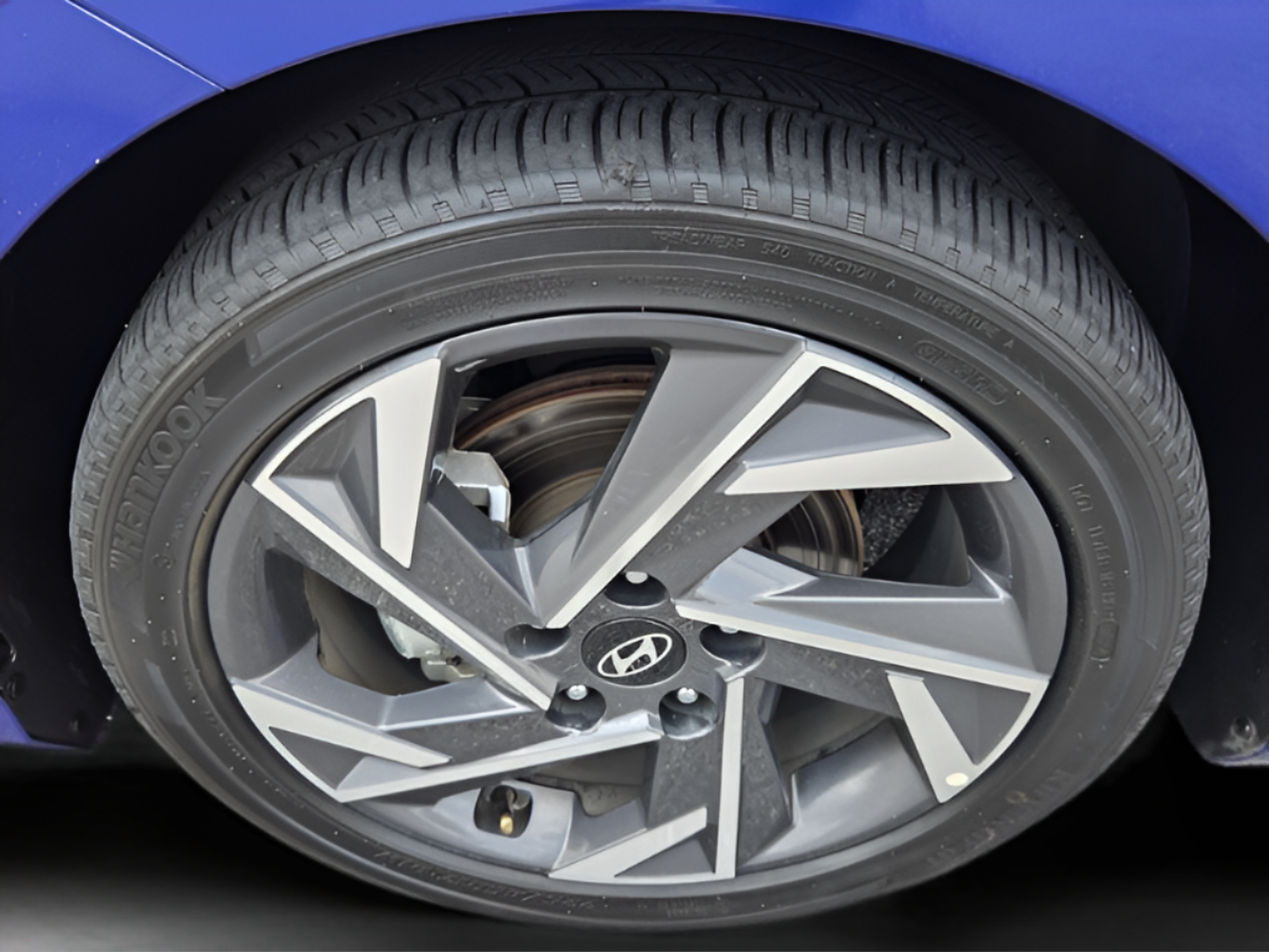 Used 2025 Hyundai Elantra SEL FWD image 30