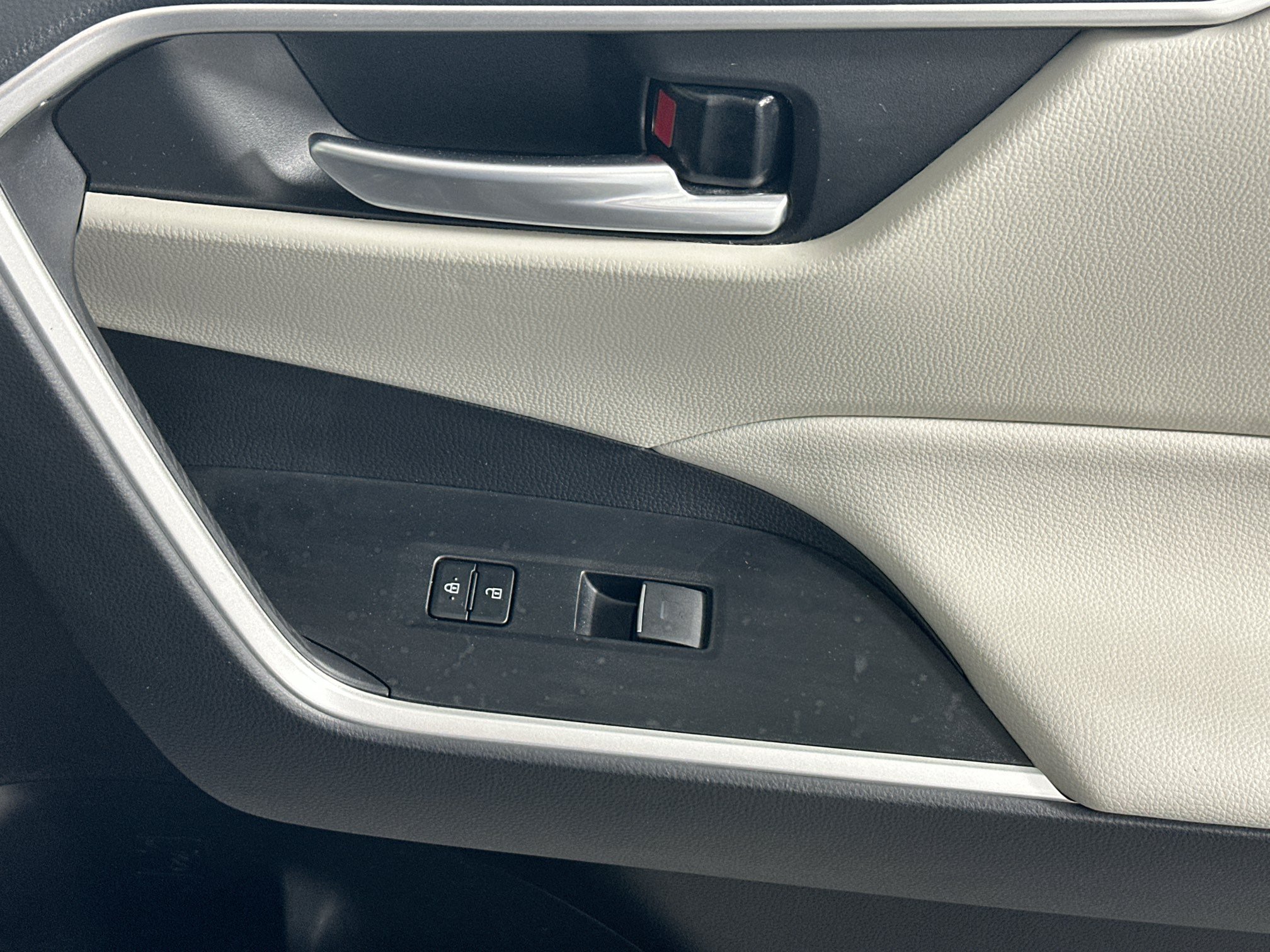 Used 2024 Toyota RAV4 XLE w/ Convenience Package FWD image 29
