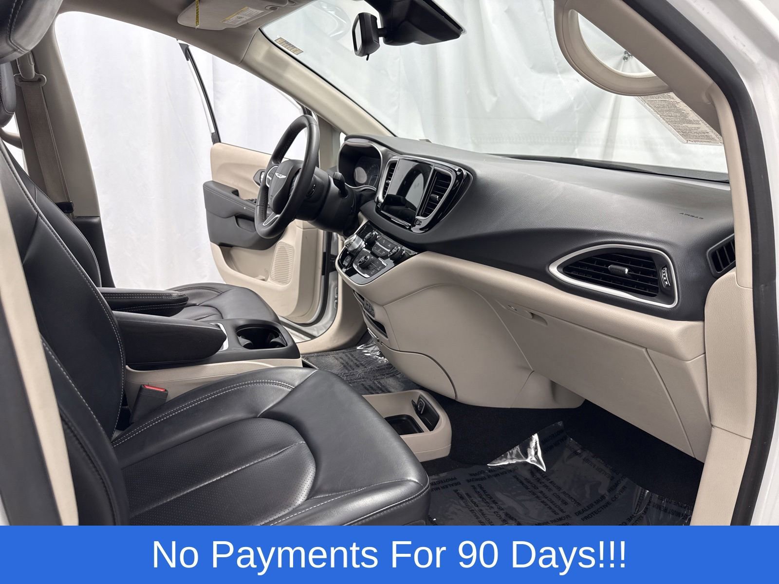 Used 2023 Chrysler Pacifica Touring-L FWD image 26