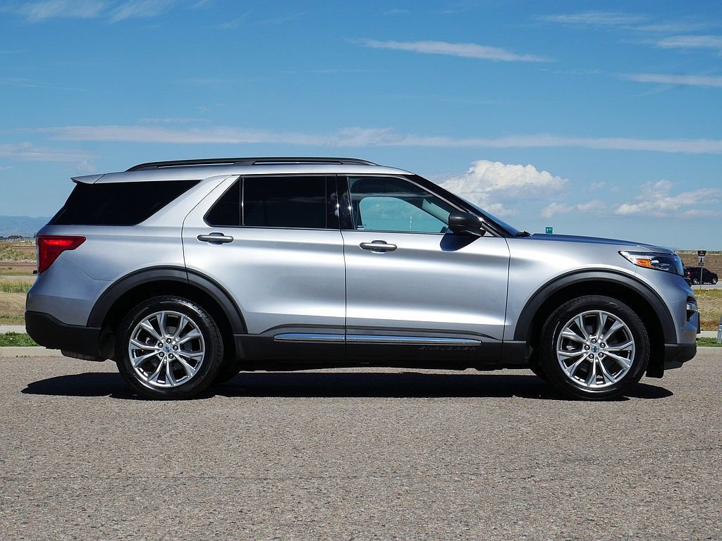 Used 2020 Ford Explorer XLT w/ Equipment Group 202A AWD/4WD image 7