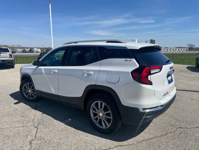 Used 2024 GMC Terrain SLT w/ Infotainment Package II image 7