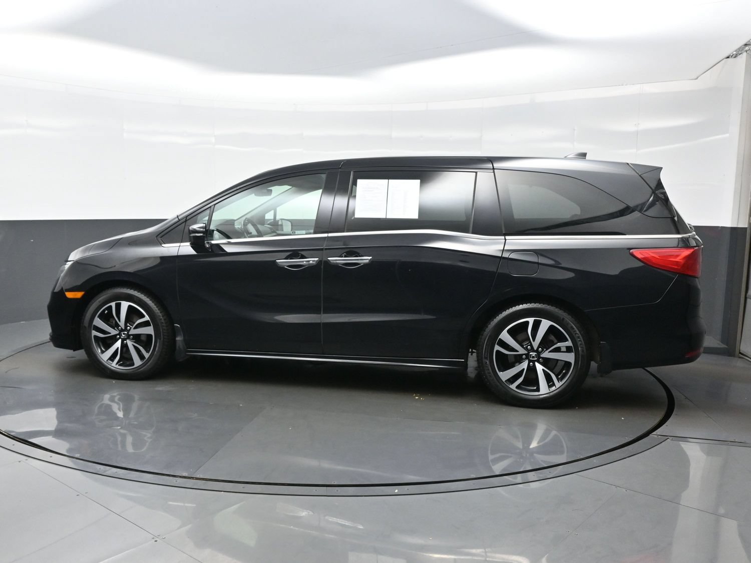 Used 2019 Honda Odyssey Elite image 3