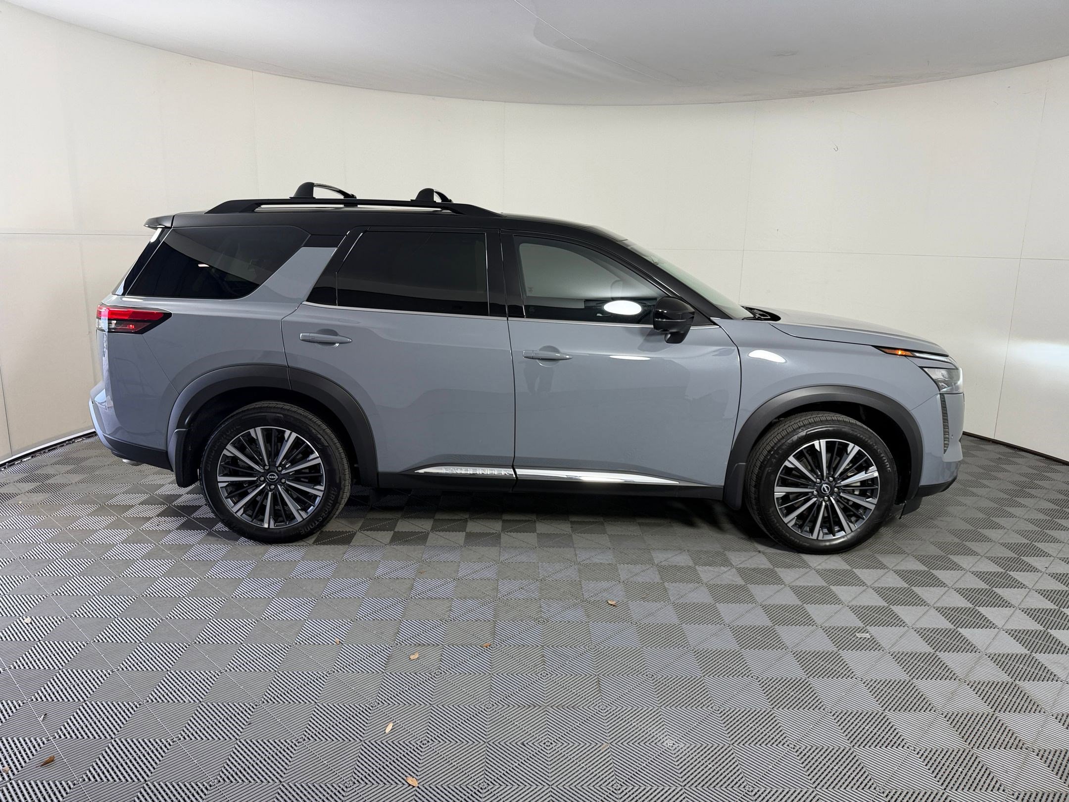 Used 2026 Nissan Pathfinder Platinum w/ Cargo Package AWD/4WD image 8