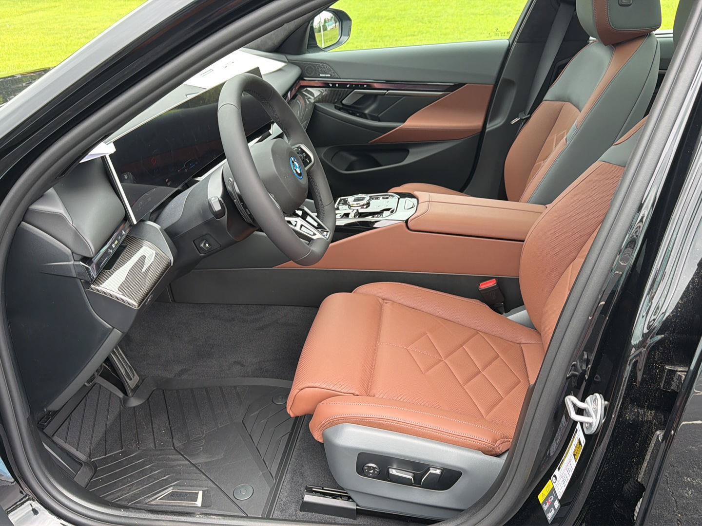 New 2027 BMW 550e xDrive w/ Executive Package AWD/4WD image 10