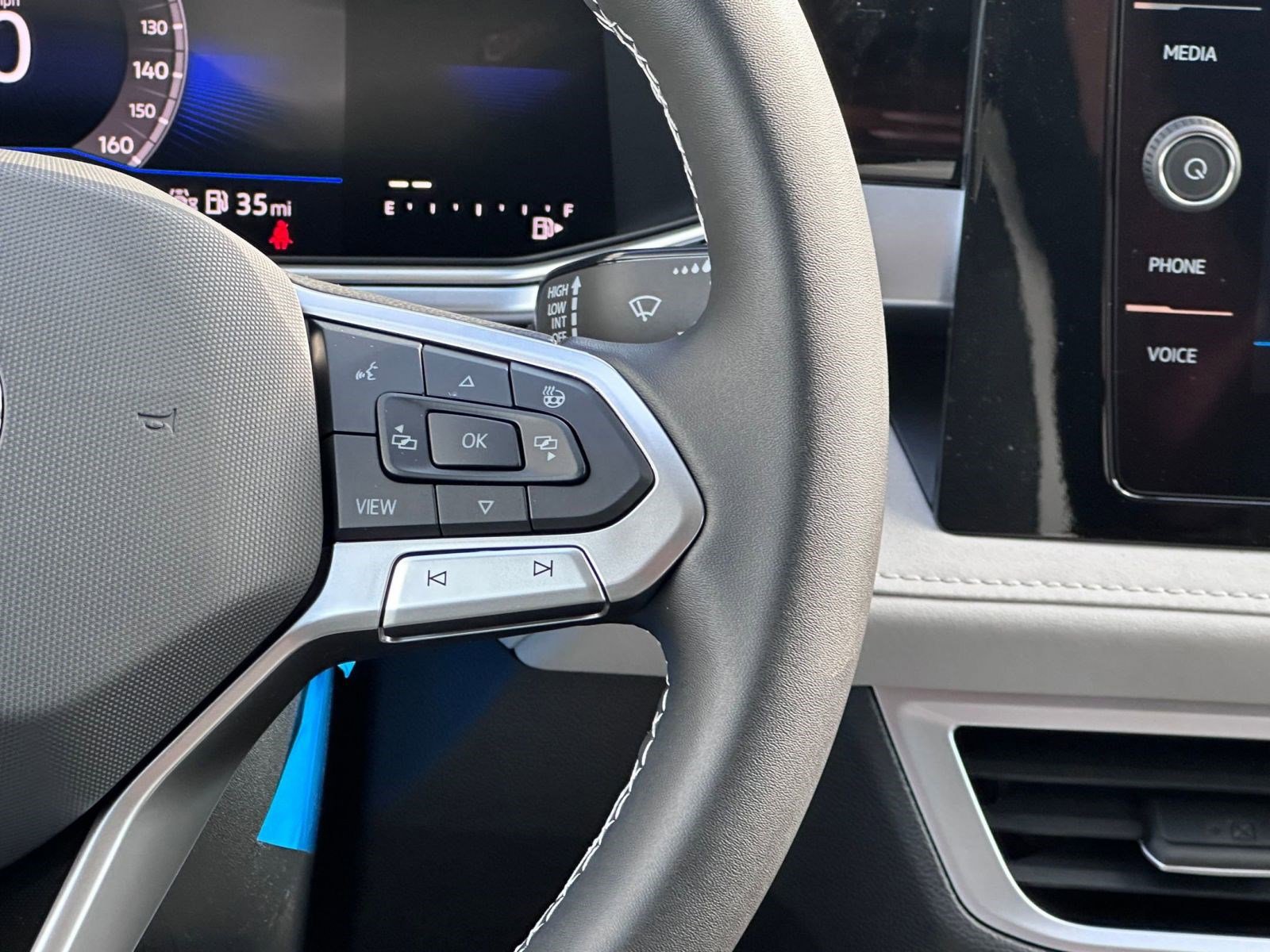 New 2026 Volkswagen Taos SE image 22