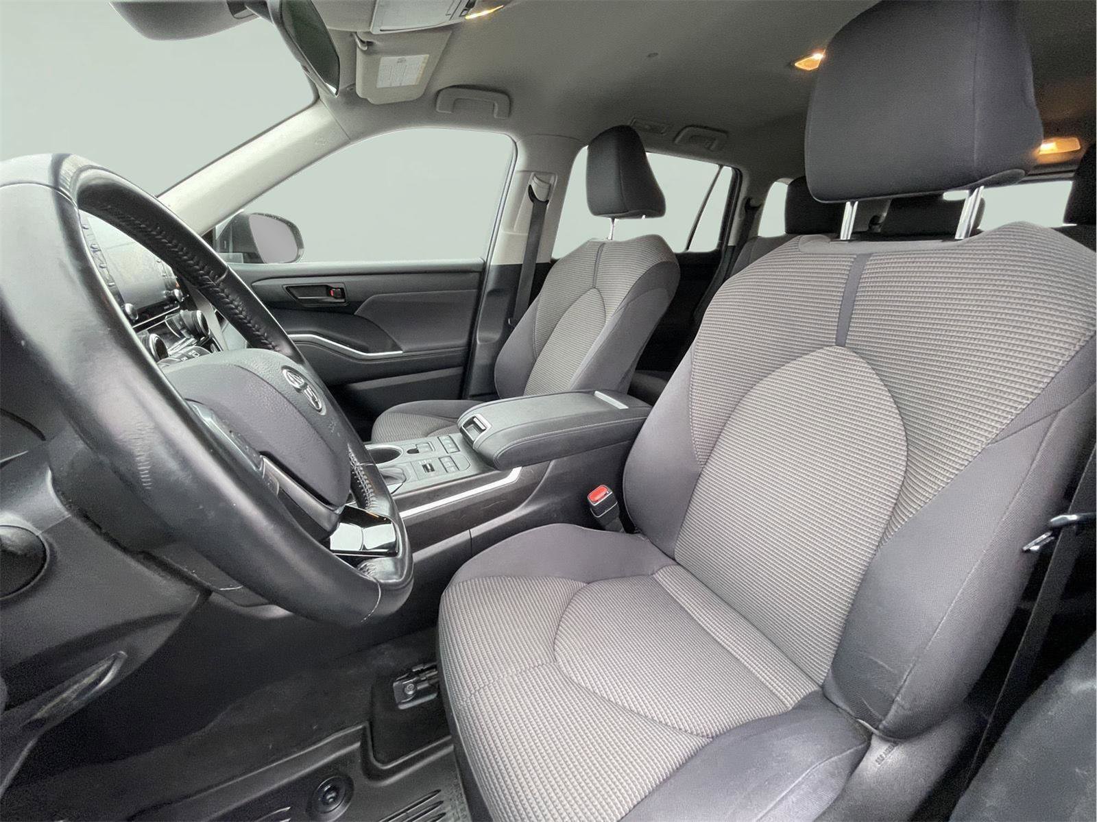 Used 2021 Toyota Highlander LE image 14