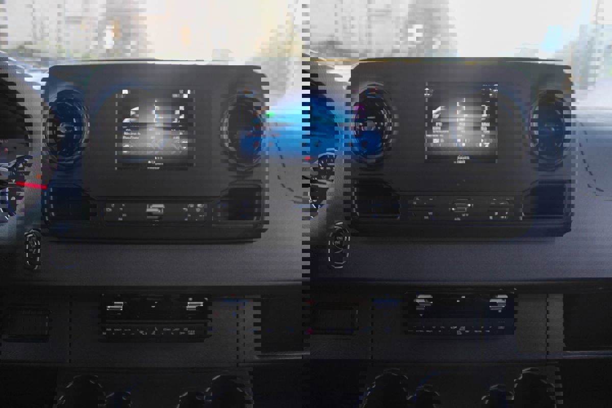 Used 2024 Mercedes-Benz Sprinter 2500 image 26