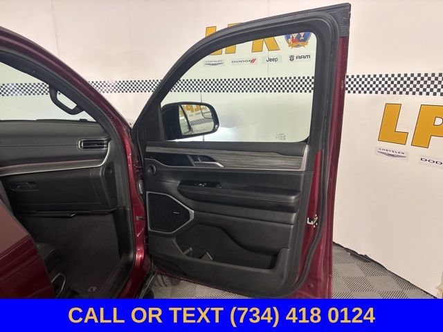 Used 2024 Jeep Wagoneer Series II AWD/4WD image 24