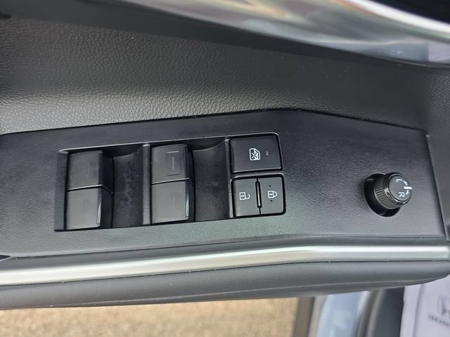 Used 2022 Toyota Highlander XLE AWD/4WD image 20