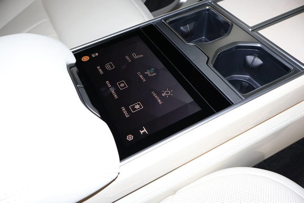 Used 2024 Land Rover Range Rover Long Wheelbase SE image 50