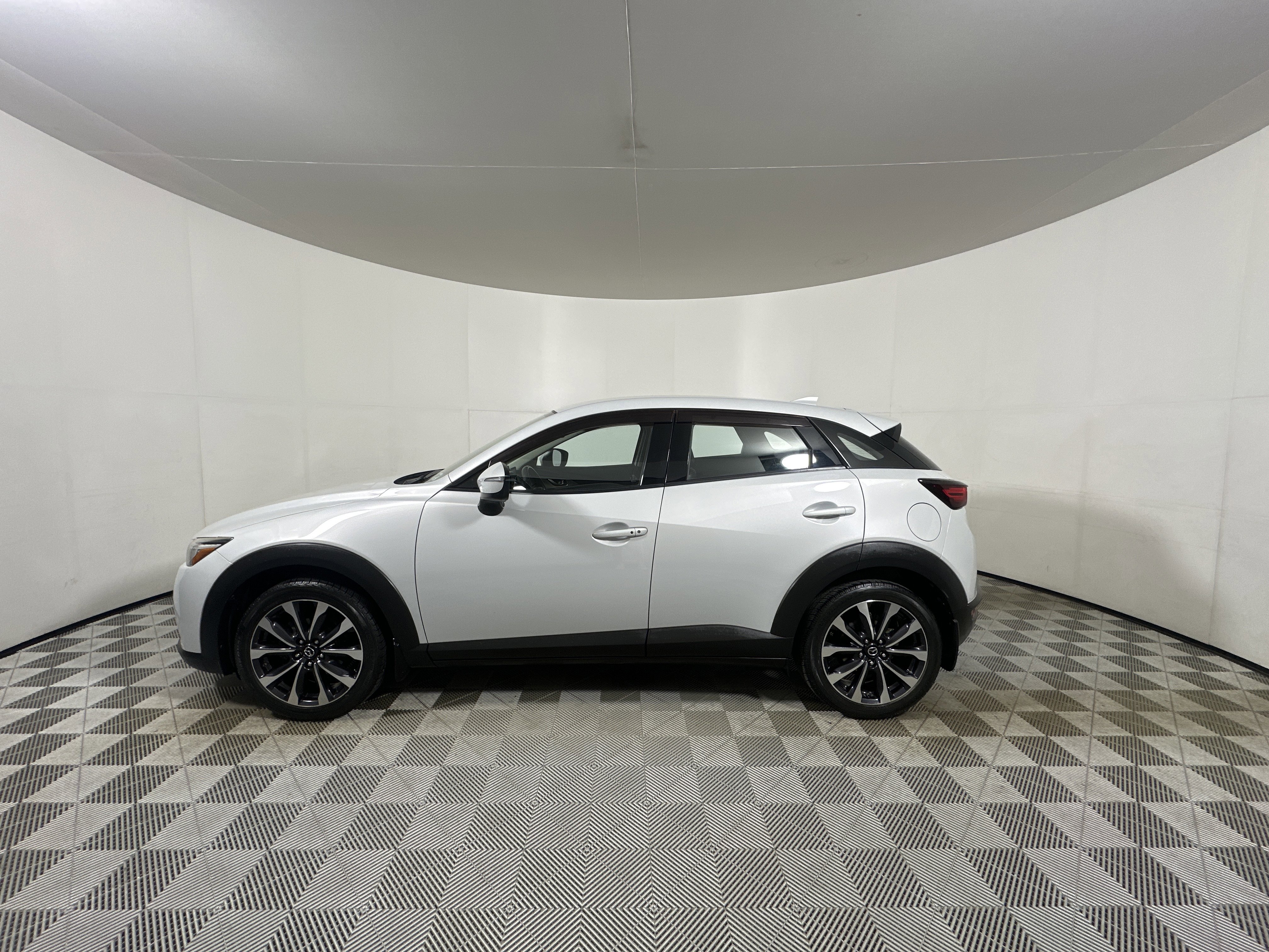 Used 2019 MAZDA CX-3 Touring w/ Touring I-ACTIVSENSE Package image 4