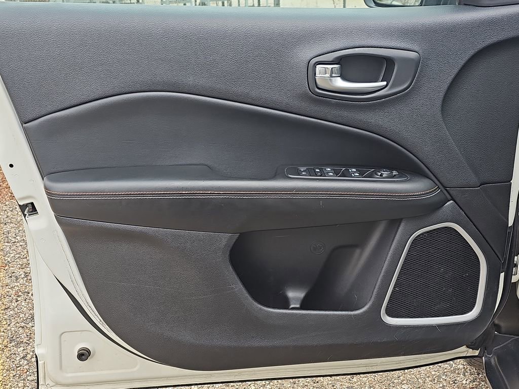 Used 2018 Jeep Compass Latitude w/ Cold Weather Group image 27