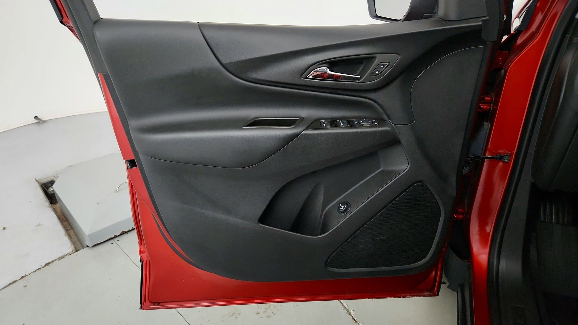 Certified 2024 Chevrolet Equinox LT w/ LPO, Floor Liner Package FWD image 9