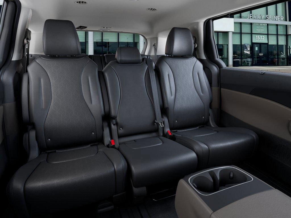 New 2026 Kia Carnival EX image 17