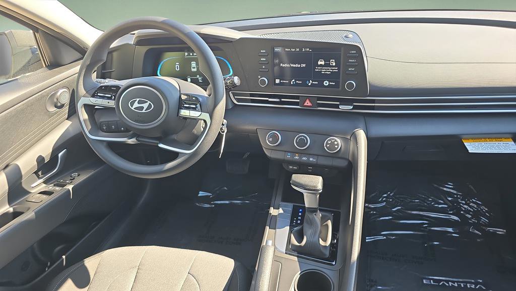 New 2026 Hyundai Elantra SE FWD image 11