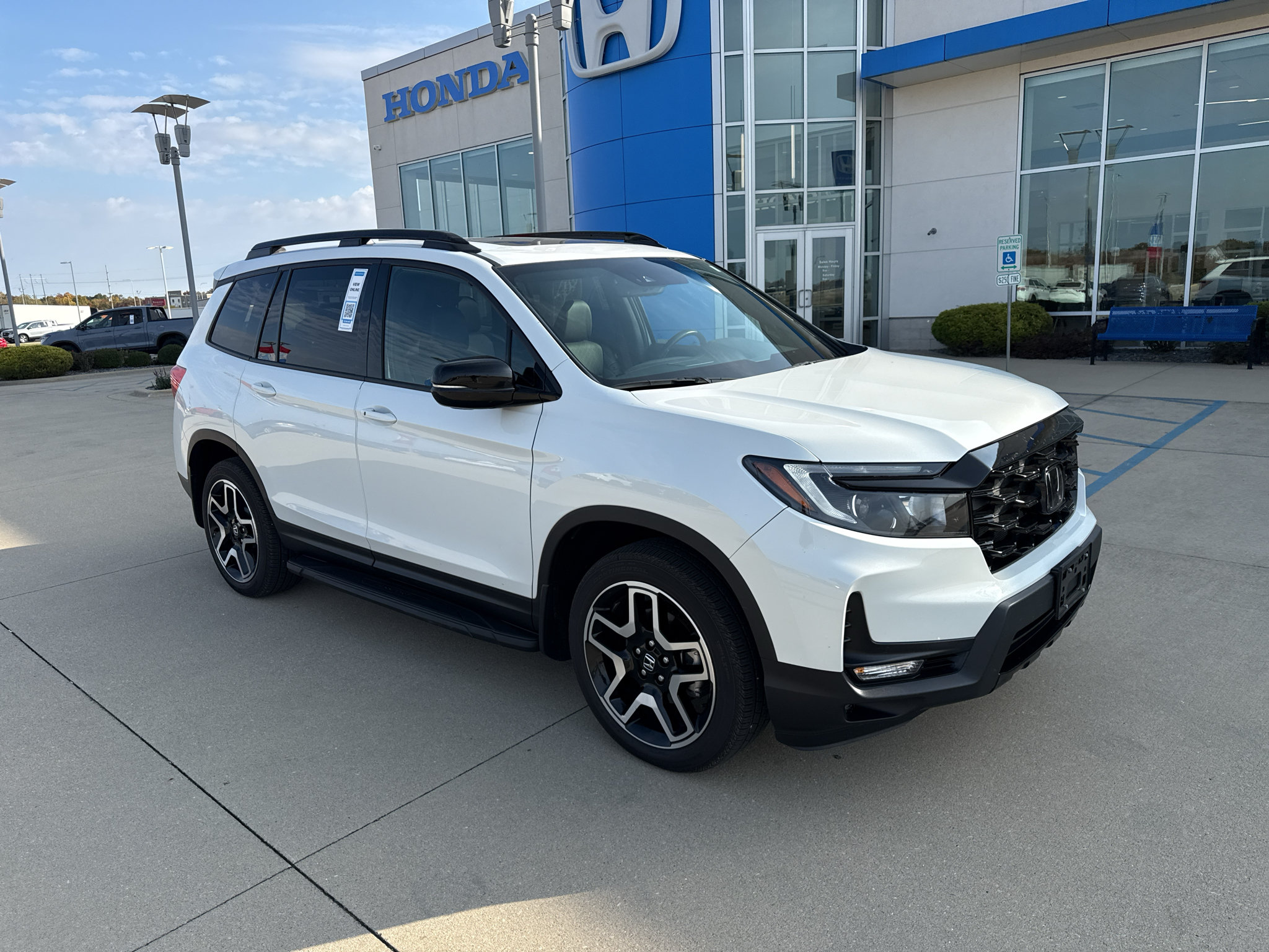 Used 2022 Honda Passport Elite image 3