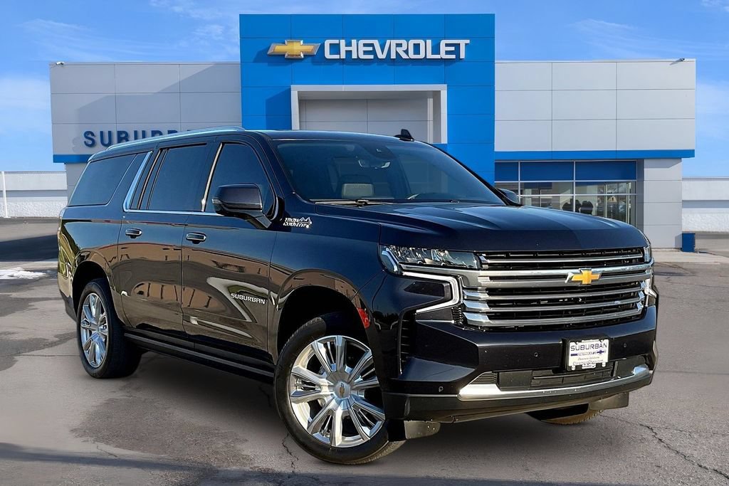 Used 2024 Chevrolet Suburban High Country RWD image 2