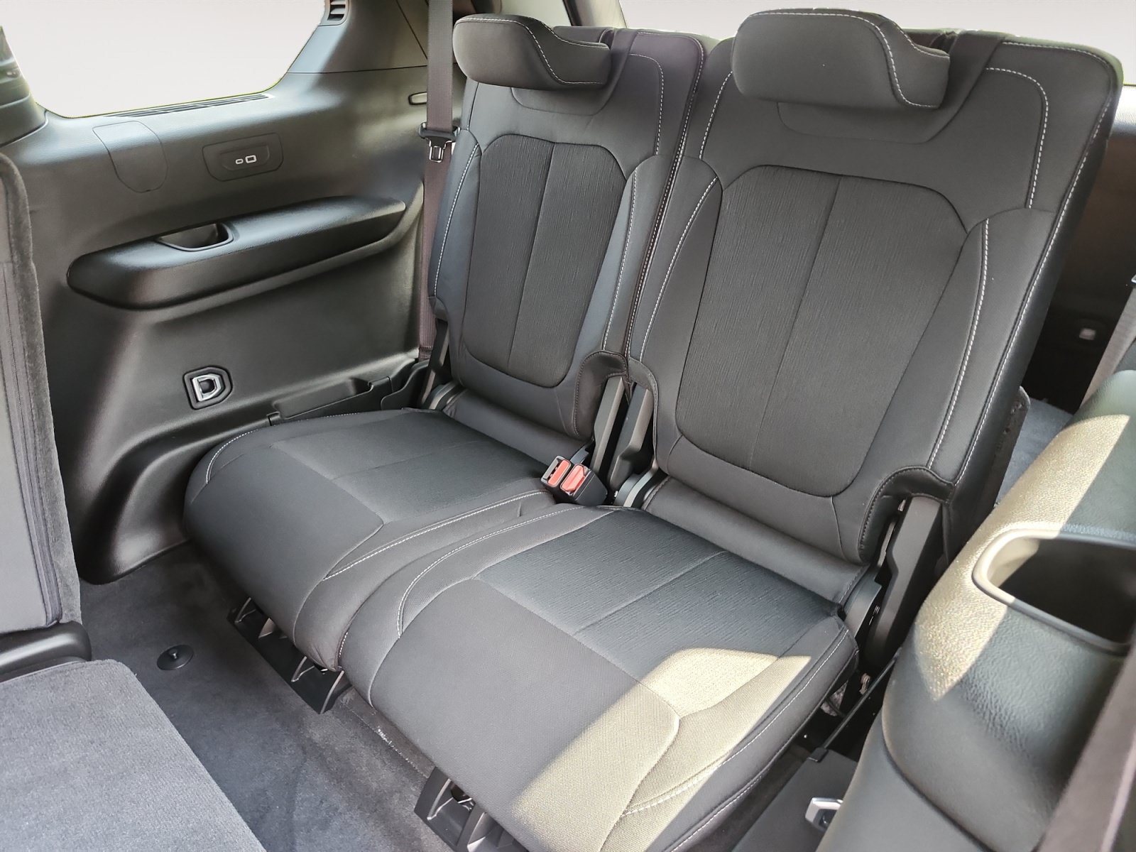Used 2025 Jeep Grand Cherokee L Laredo w/ Luxury Tech Group I AWD/4WD image 16