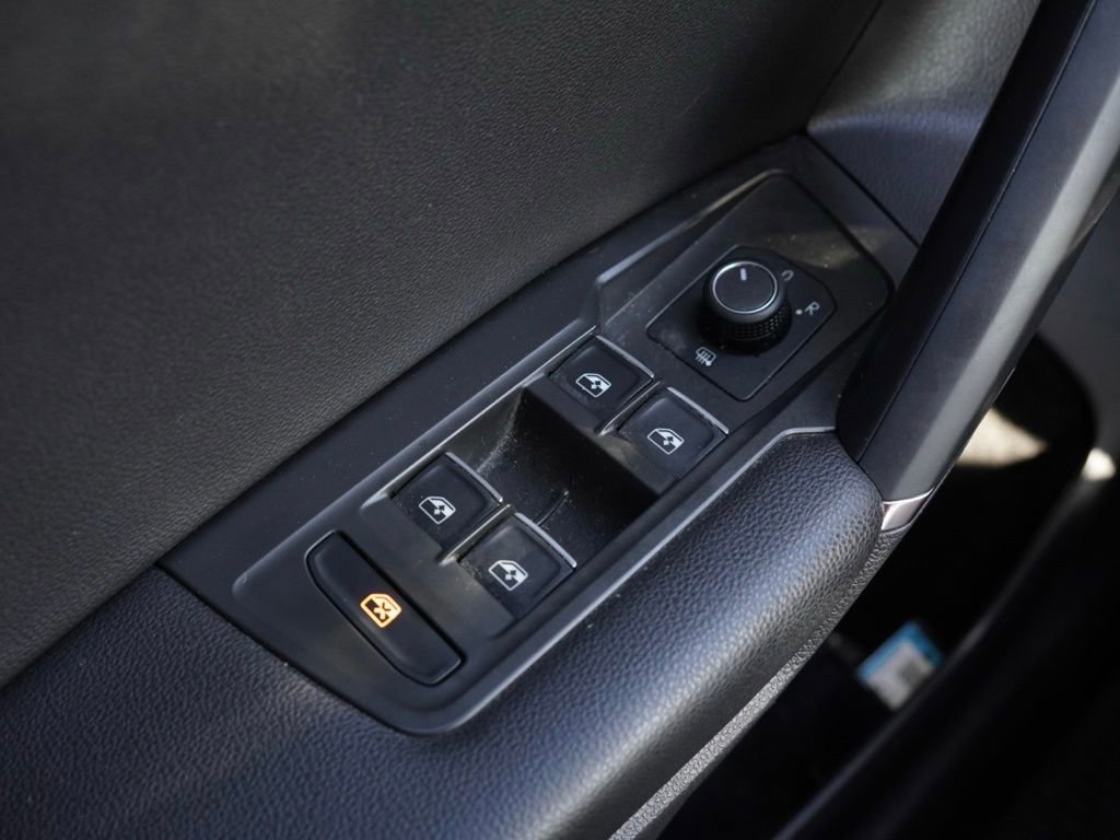 Used 2020 Volkswagen Tiguan SE w/ Panoramic Sunroof Package image 12