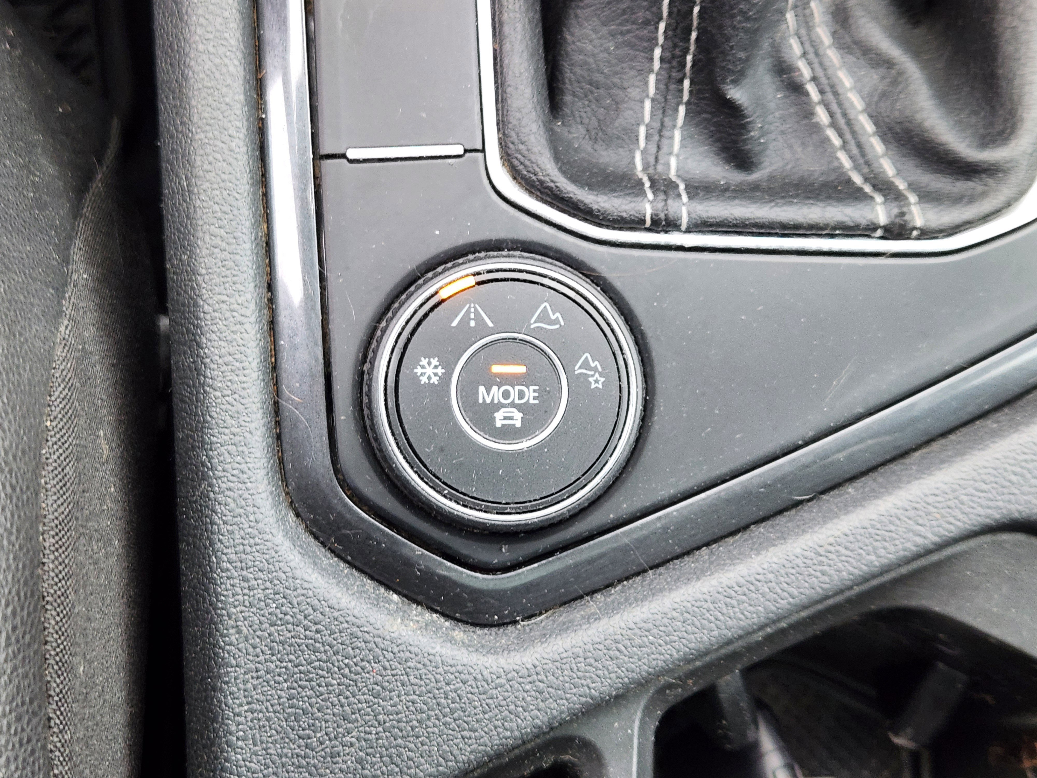Used 2022 Volkswagen Tiguan SE R-Line AWD/4WD image 22