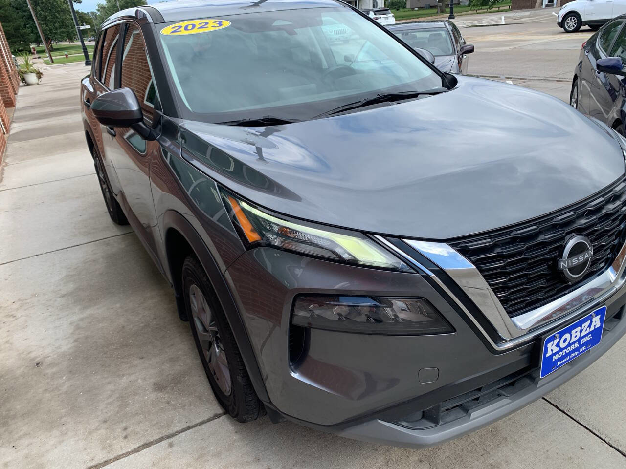 Used 2023 Nissan Rogue S image 5