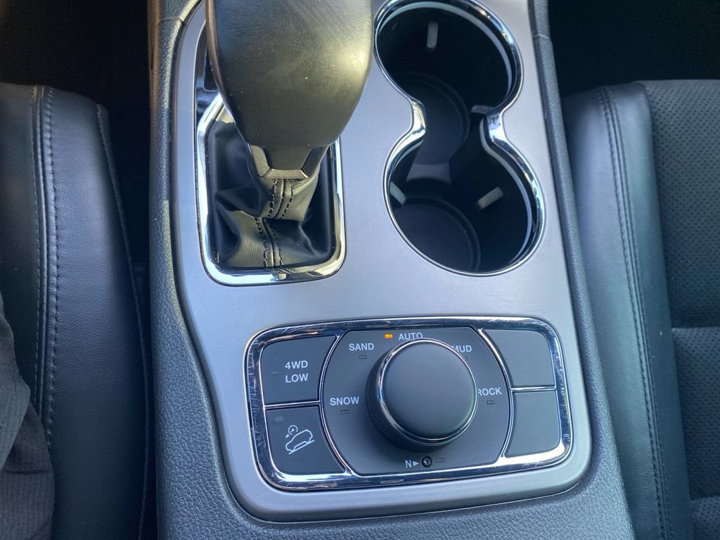 Certified 2022 Jeep Grand Cherokee Laredo X AWD/4WD image 42