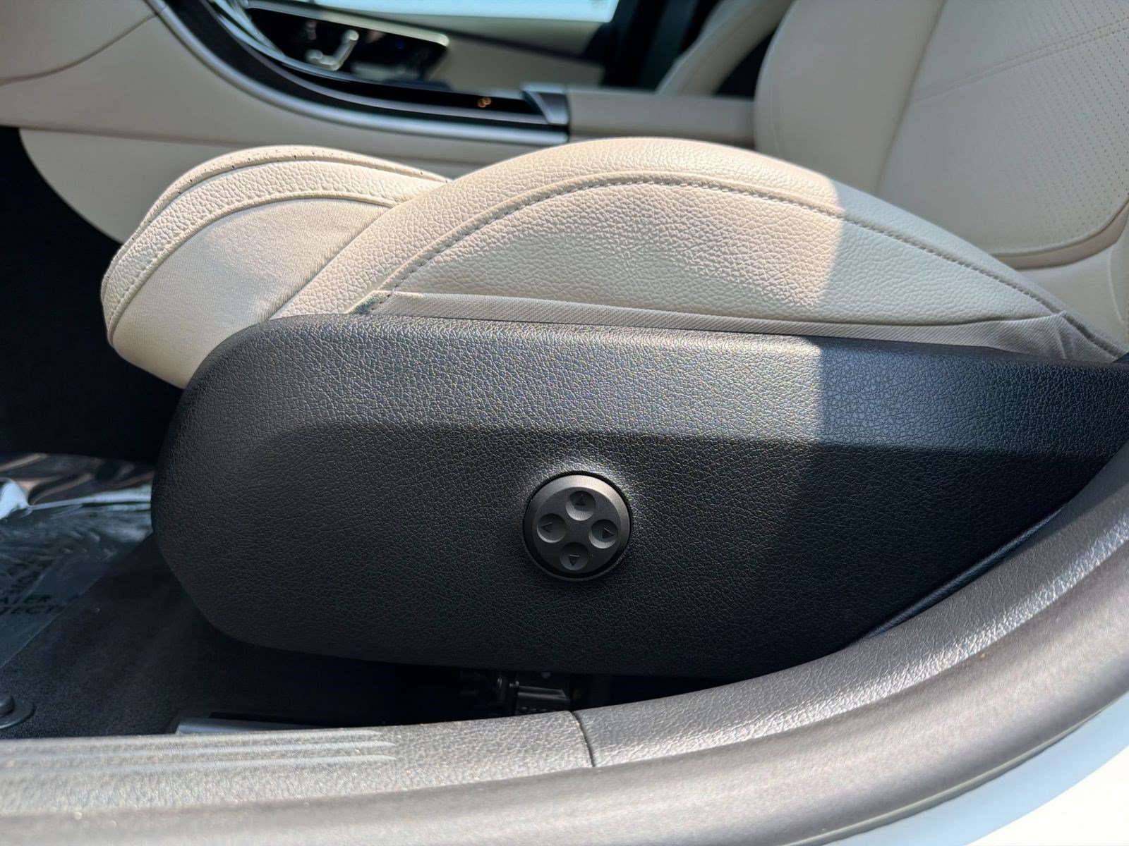 Used 2024 Mercedes-Benz C 300 4MATIC Sedan image 16
