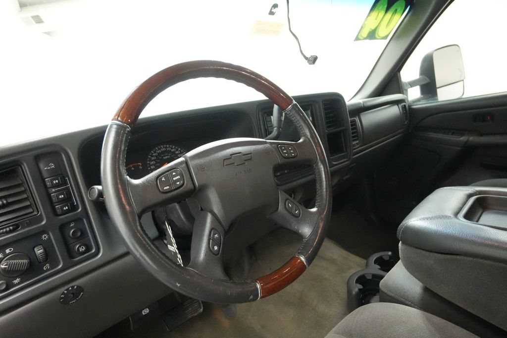 Used 2004 Chevrolet Silverado 2500 LS w/ Skid Plate Package AWD/4WD image 13