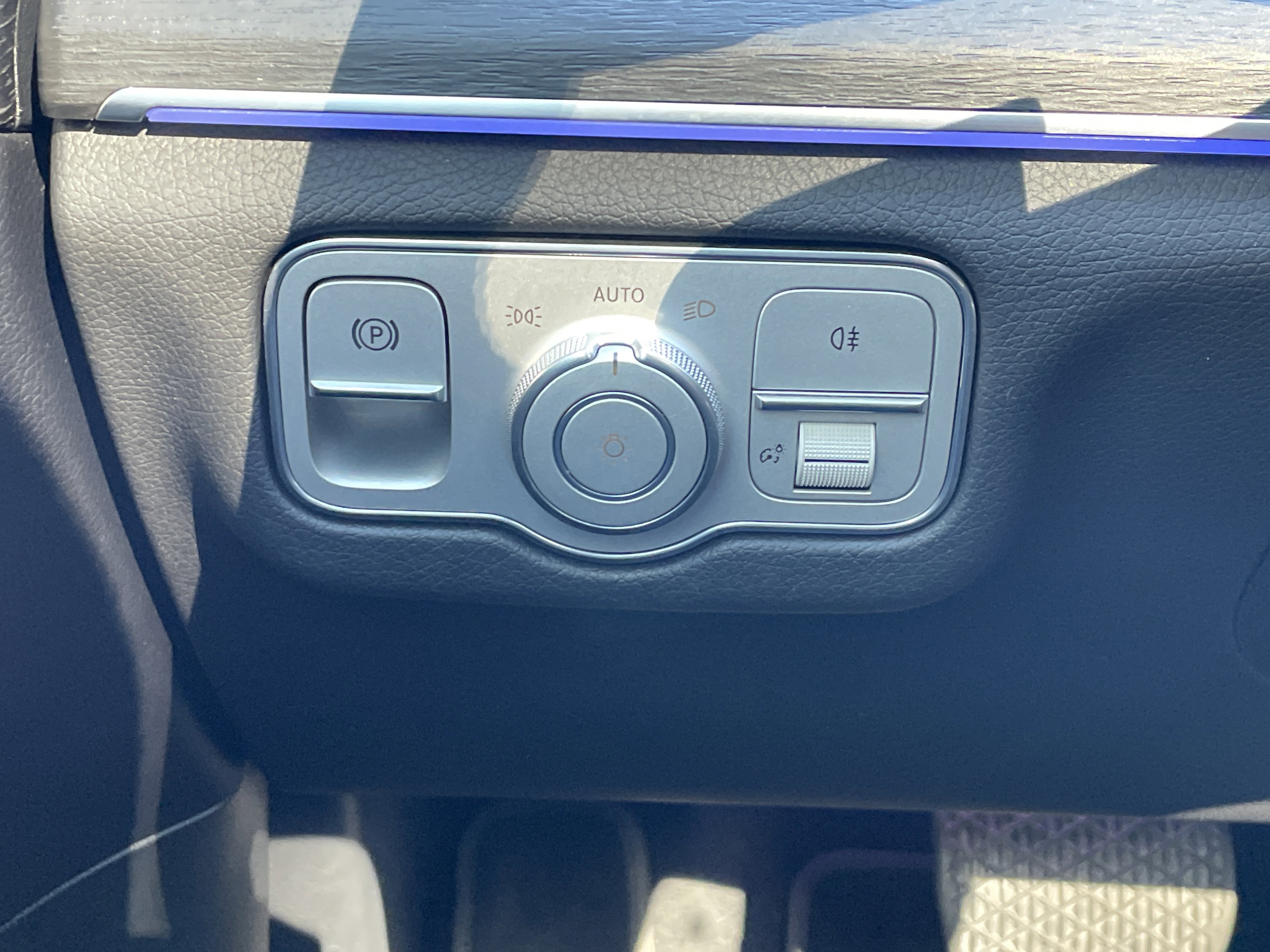 Certified 2025 Mercedes-Benz GLE 350 4MATIC w/ AMG Line Exterior image 24