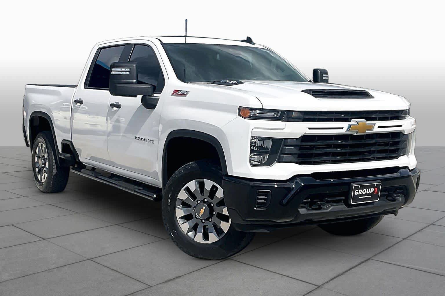 Used 2024 Chevrolet Silverado 2500 Custom w/ Custom Value Package AWD/4WD image 3