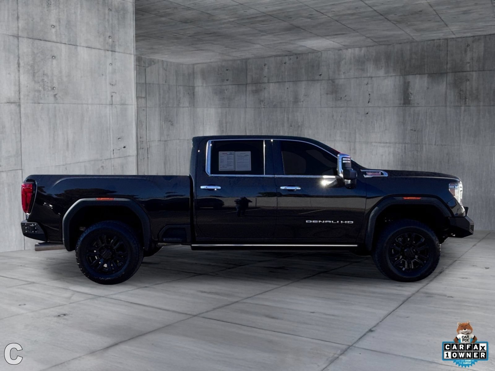 Used 2022 GMC Sierra 2500 Denali w/ Denali Black Diamond Edition AWD/4WD image 7