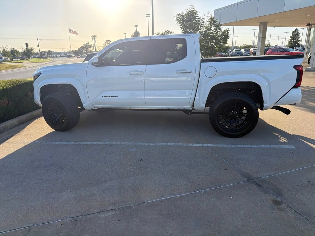 Used 2024 Toyota Tacoma SR5 AWD/4WD image 14