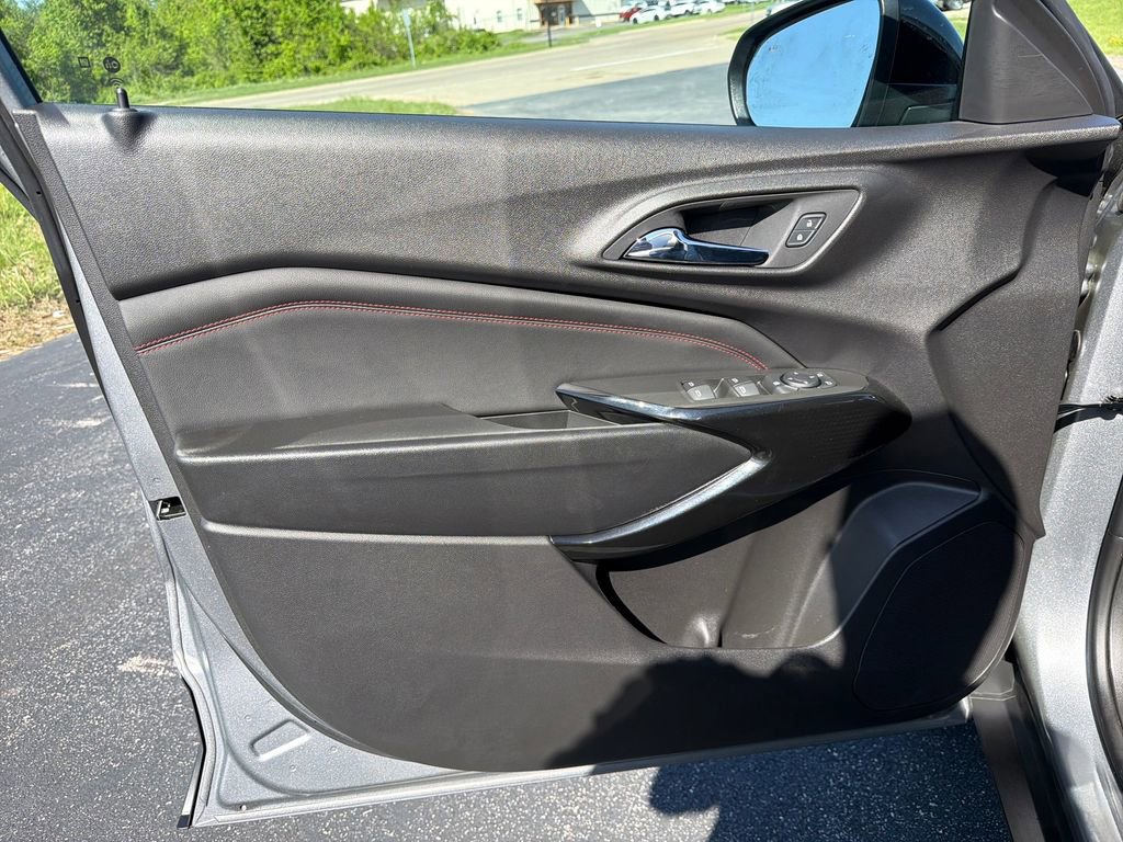 Used 2025 Chevrolet Trax RS w/ Driver Confidence Package FWD image 12