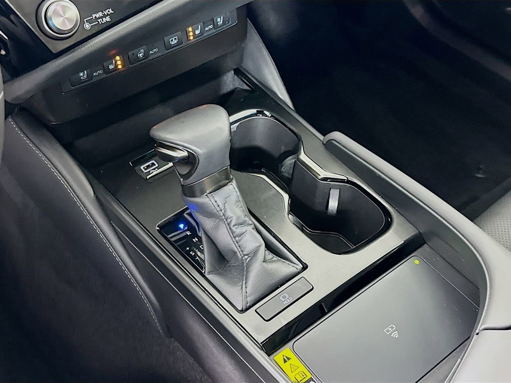 Used 2024 Lexus ES 350 Ultra Luxury w/ Accessory Package (Z2) image 17