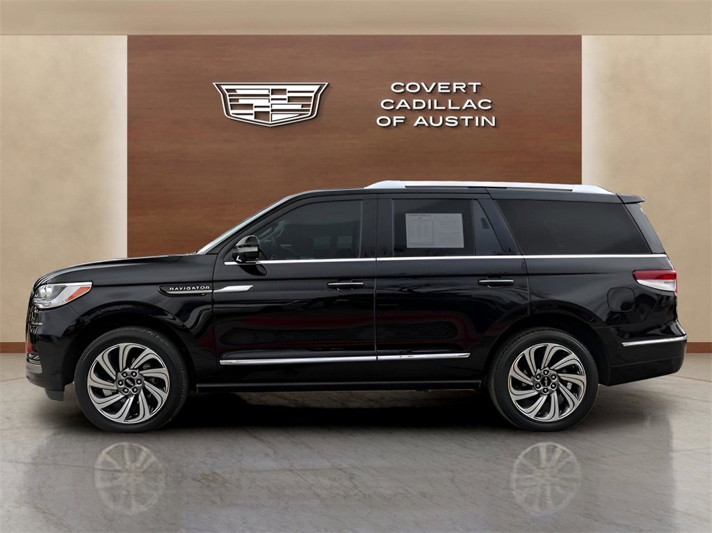 Used 2024 Lincoln Navigator Reserve image 2