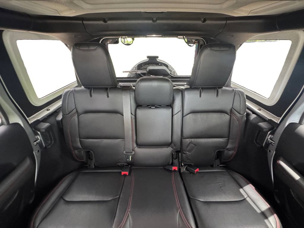 Used 2018 Jeep Wrangler Unlimited Rubicon w/ Dual Top Group AWD/4WD image 17